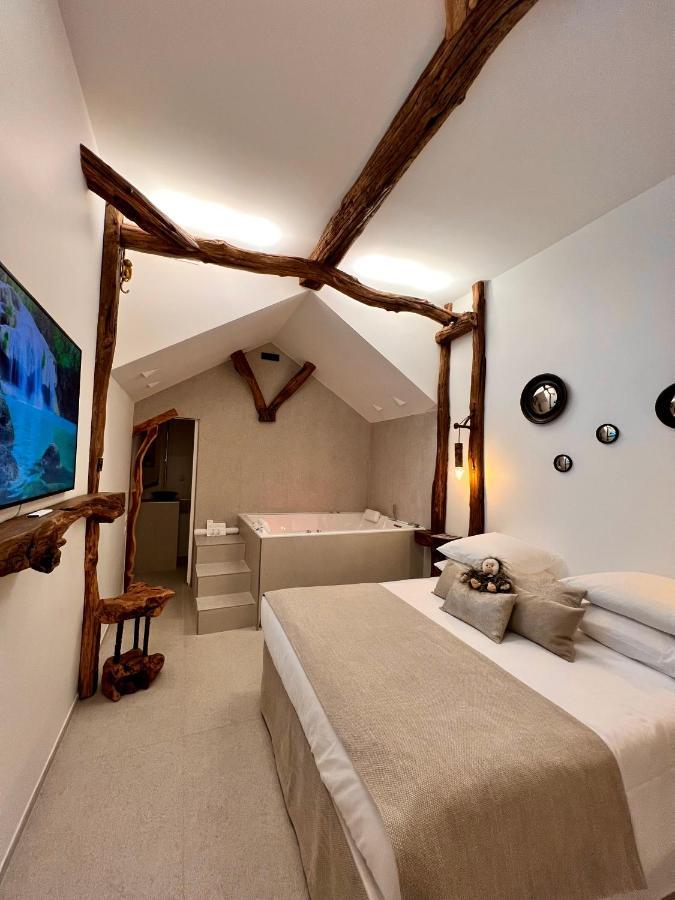 Tamarin & Capucin Suite Balneo Aubagne Exteriér fotografie