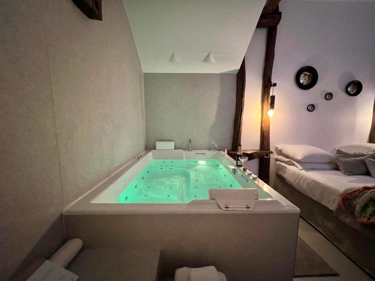 Tamarin & Capucin Suite Balneo Aubagne Exteriér fotografie